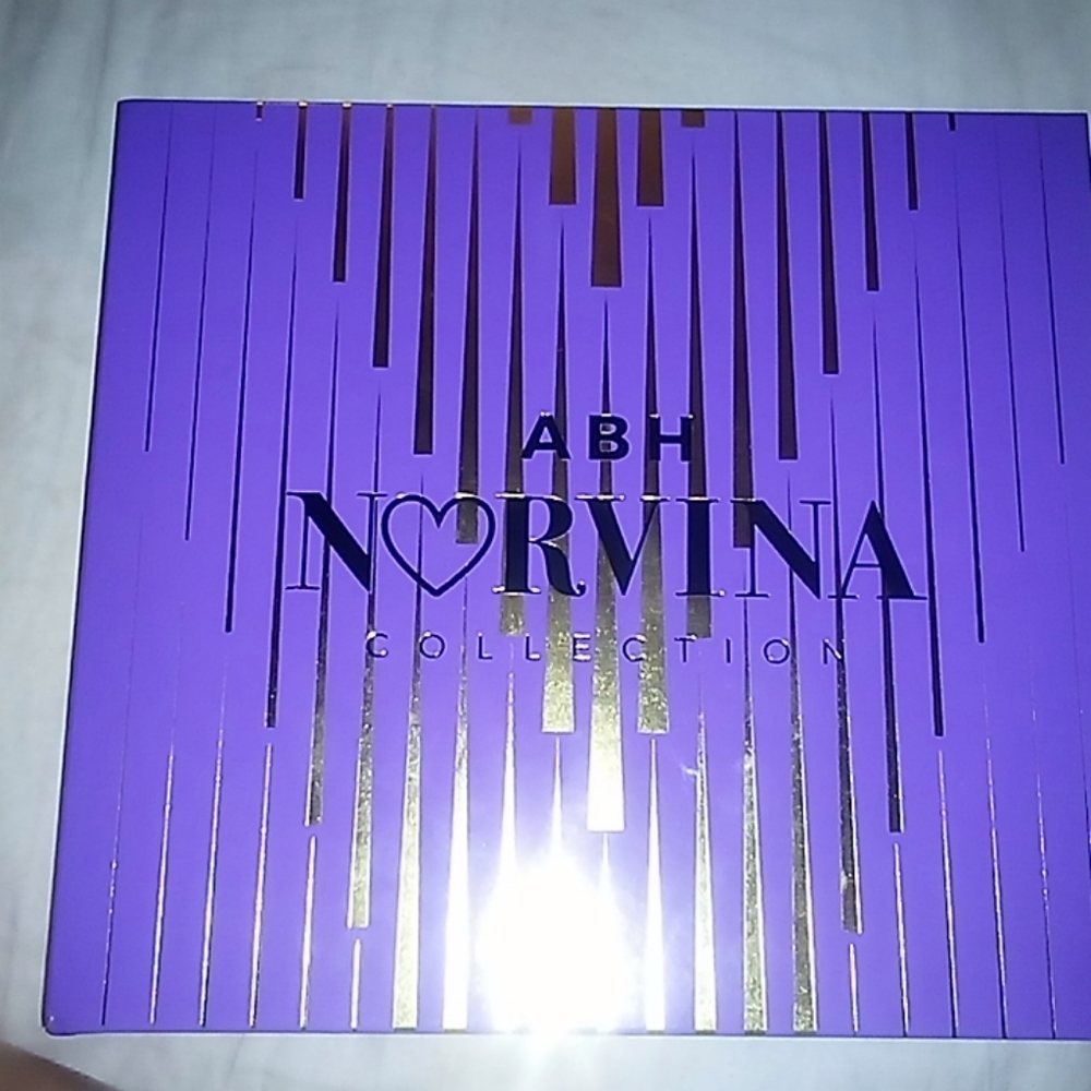 ABH Norvina eyeshadow palette